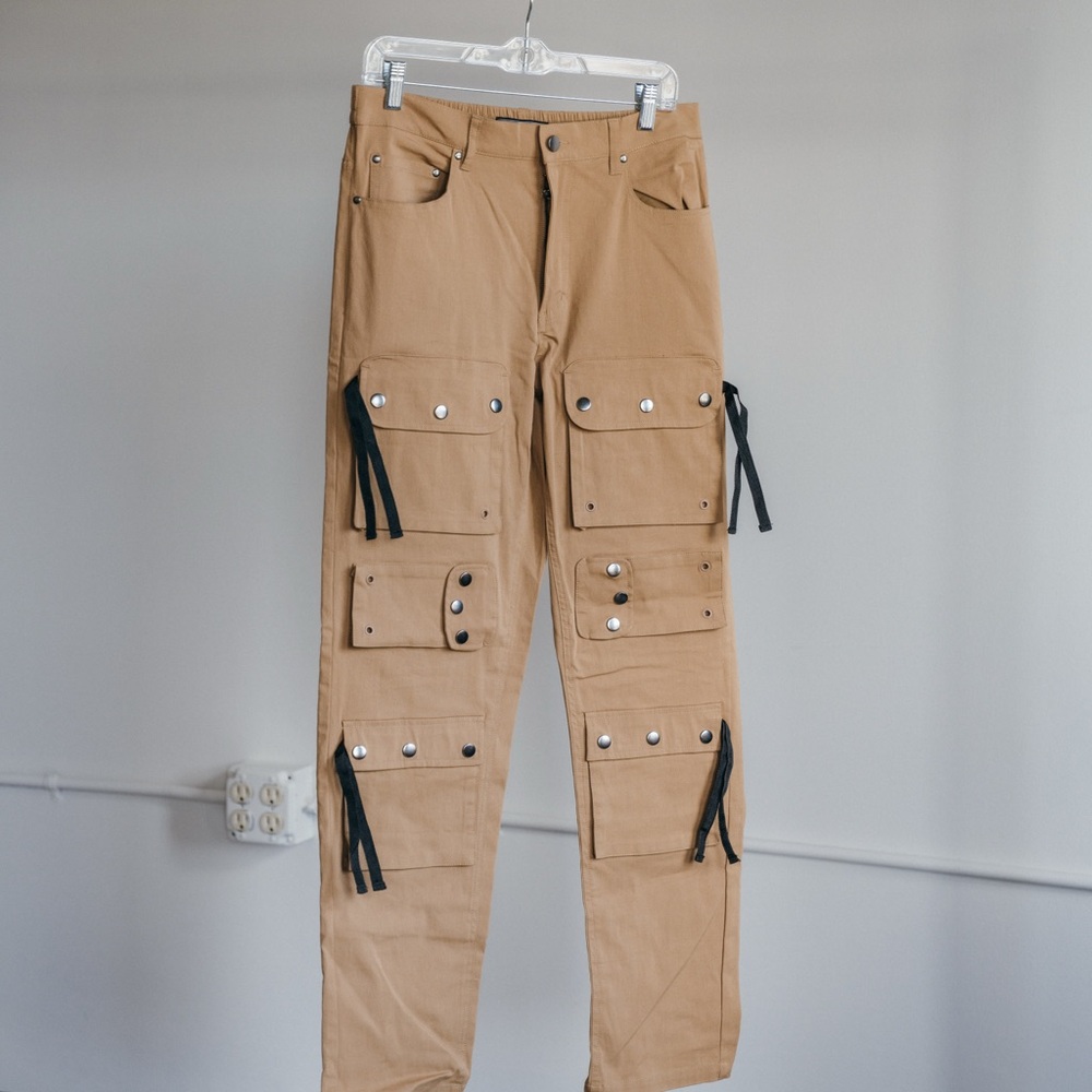 Forever 21 Men's Khaki Cargo Pants with Black Accents